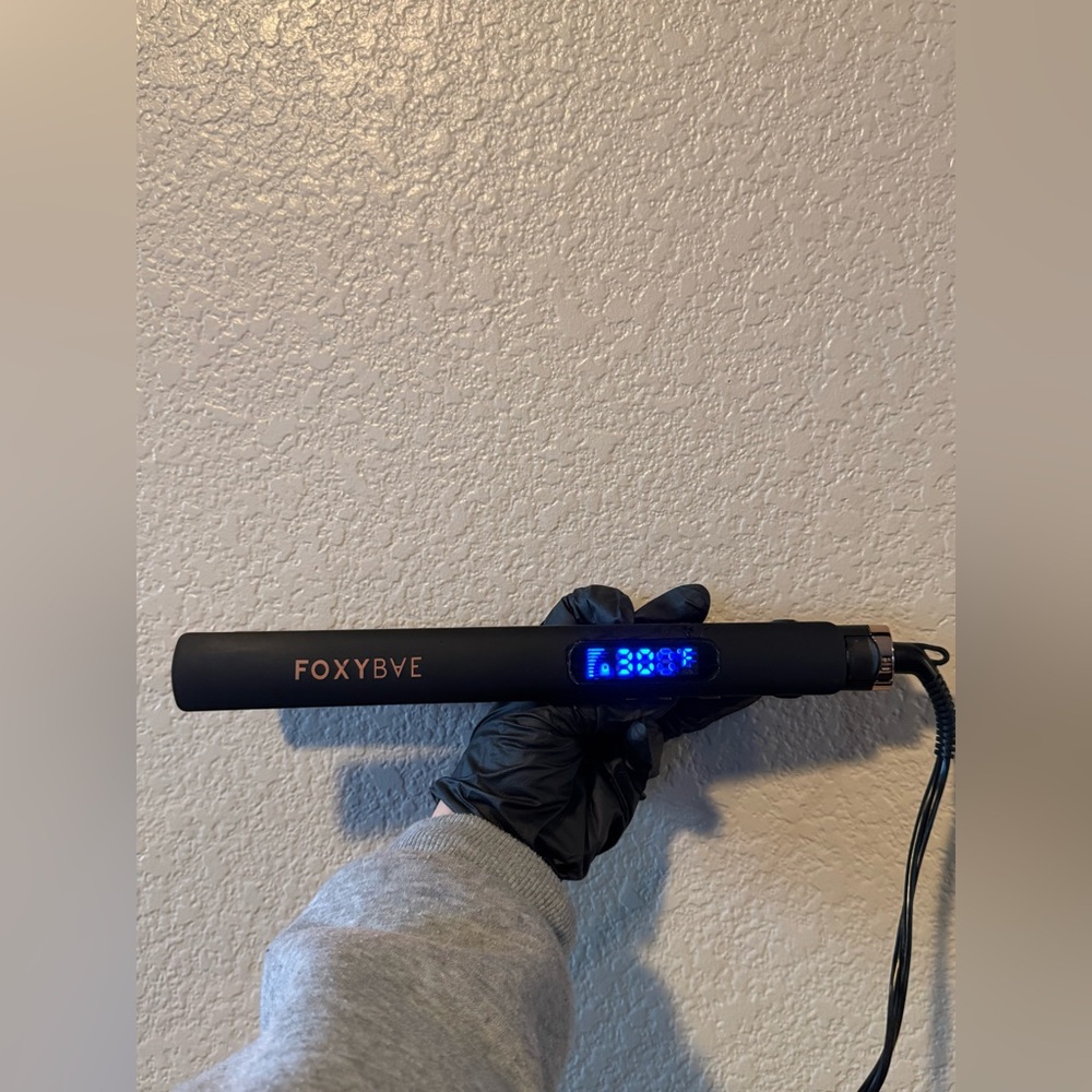 FoxyBae's Très Sleek Flat Iron